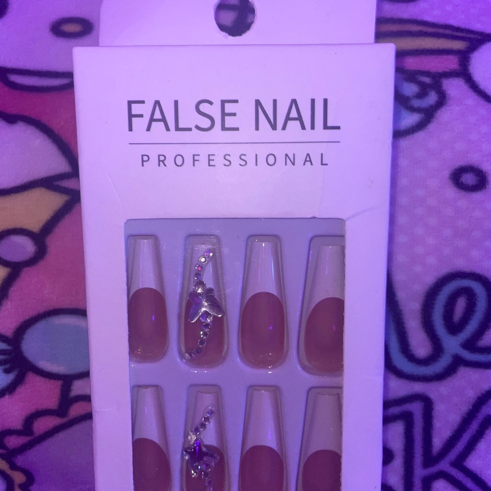 White French-tip Press-on Nails 24pcs